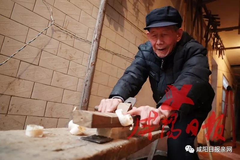 他匠心独具，一木一生