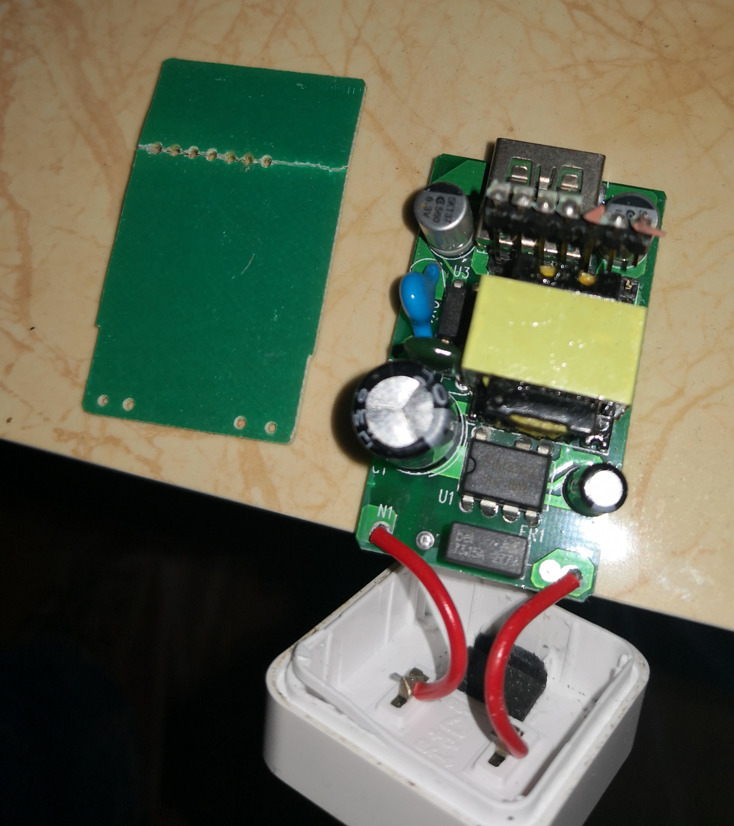 山寨也越来越舍得花成本了！拆解一个高仿的山货OPPO充电头