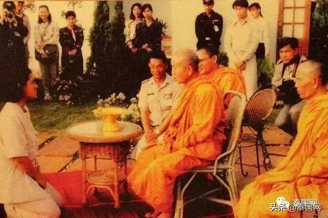 这名一生捐款60亿的高僧走了，曾救人无数，泰王也向他下跪……