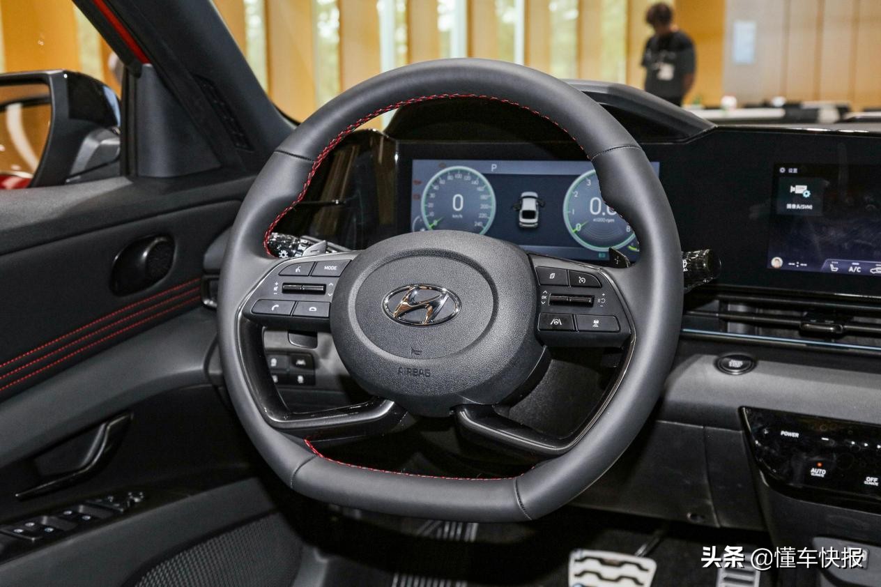 第七代伊兰特和全新伊兰特区别,第六代伊兰特对比第七代伊兰特