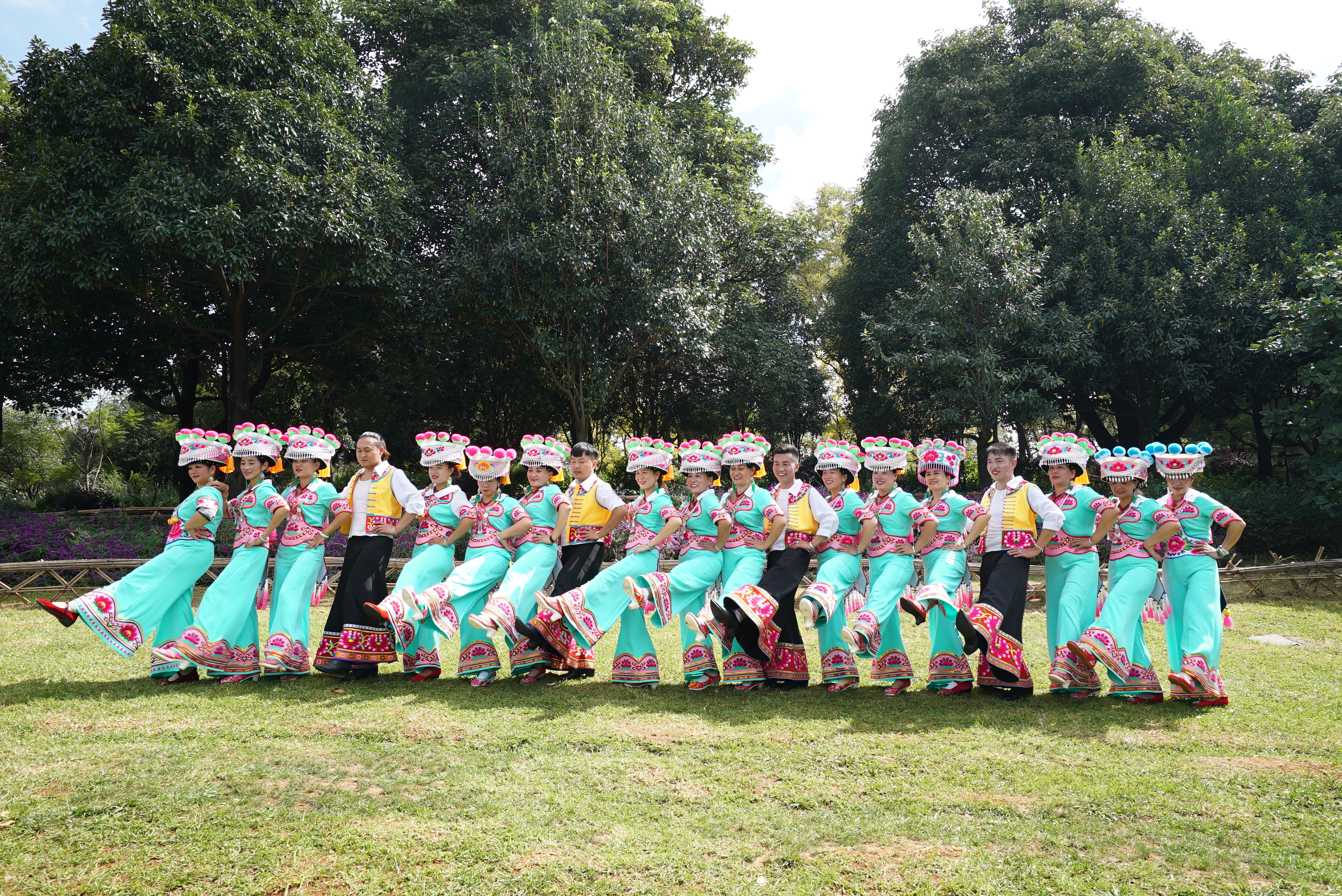 楚雄牟定新村彝族左脚舞最新50首,云南楚雄彝族自治州左脚舞原生态