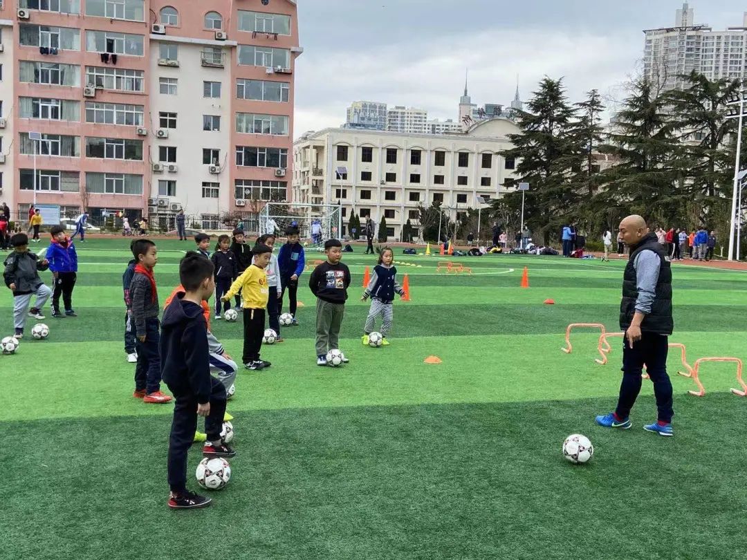 足球社团优秀社团事迹,学校活力足球社团活动