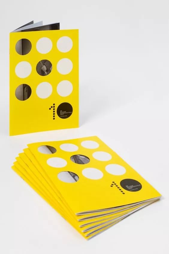 公司画册封面简单大气,红色画册封面手绘简约大气