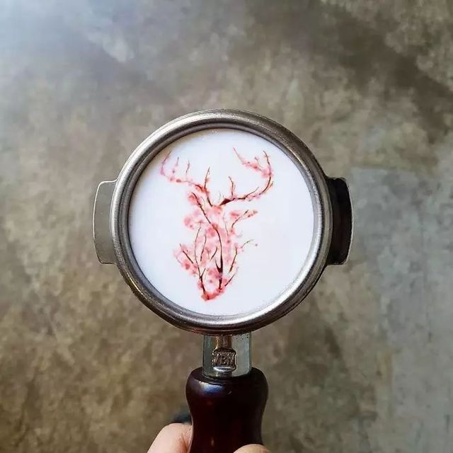 啊啊啊！喝咖啡时，我竟不小心“喝”了一幅名画？！