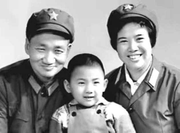 毛主席的唯一孙媳妇刘滨,26岁嫁给*新宇毛**,邵华:你应该去读书