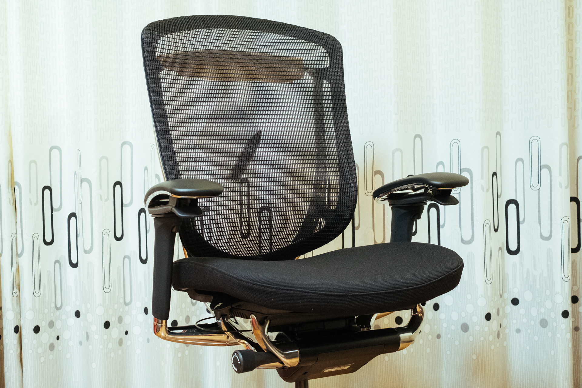 冈村电脑椅测评,冈村contessa一代和二代