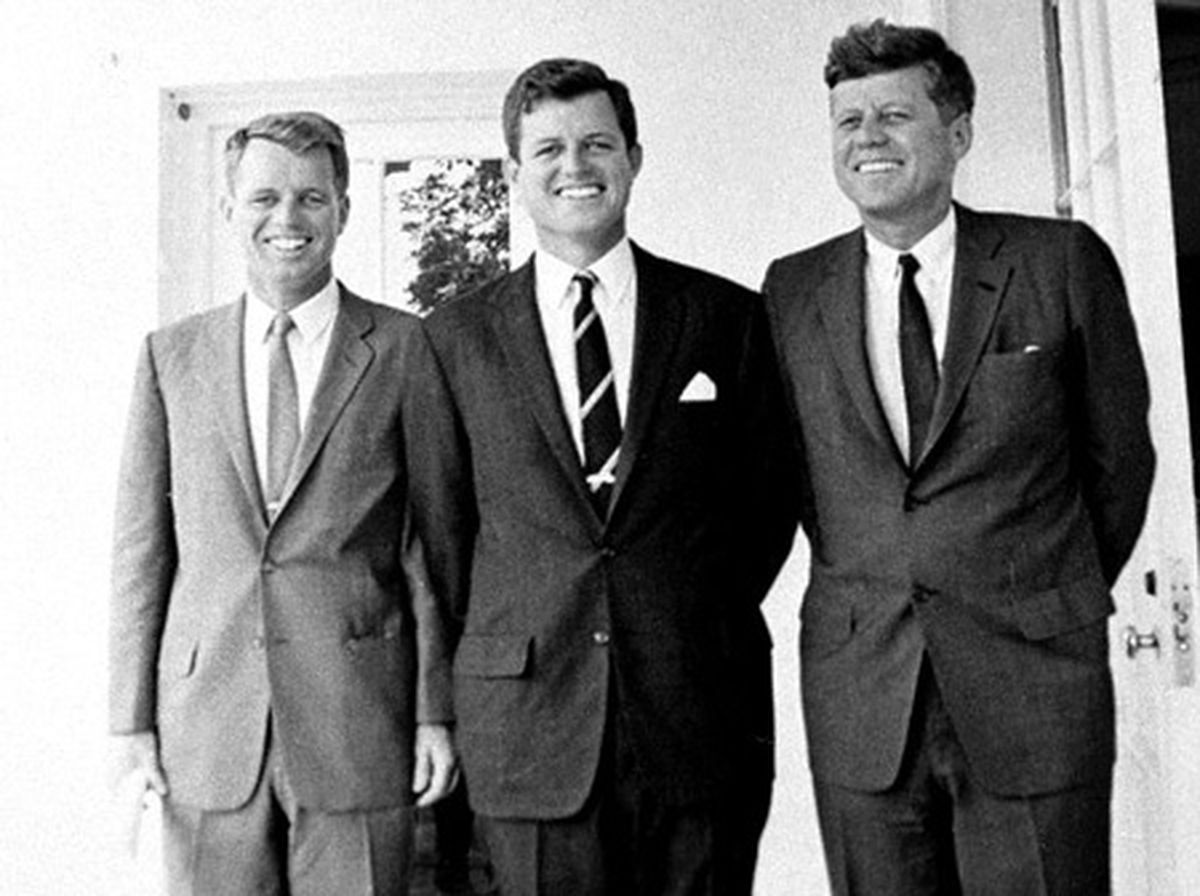 希拉里干女儿：遭参议员扑倒强吻，老公是性犯罪，自己却隐忍不发