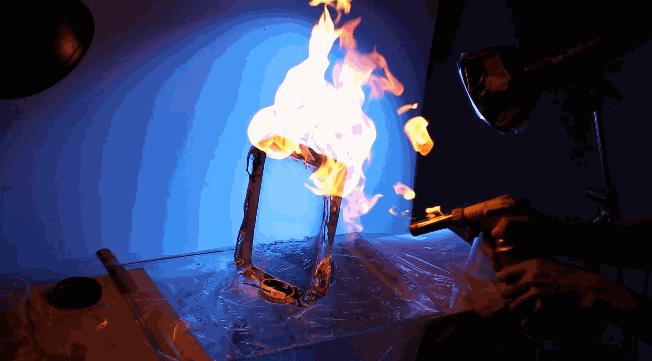 在这个淡薄的世界里深情的活着,在这个冷漠的世界温暖的活着