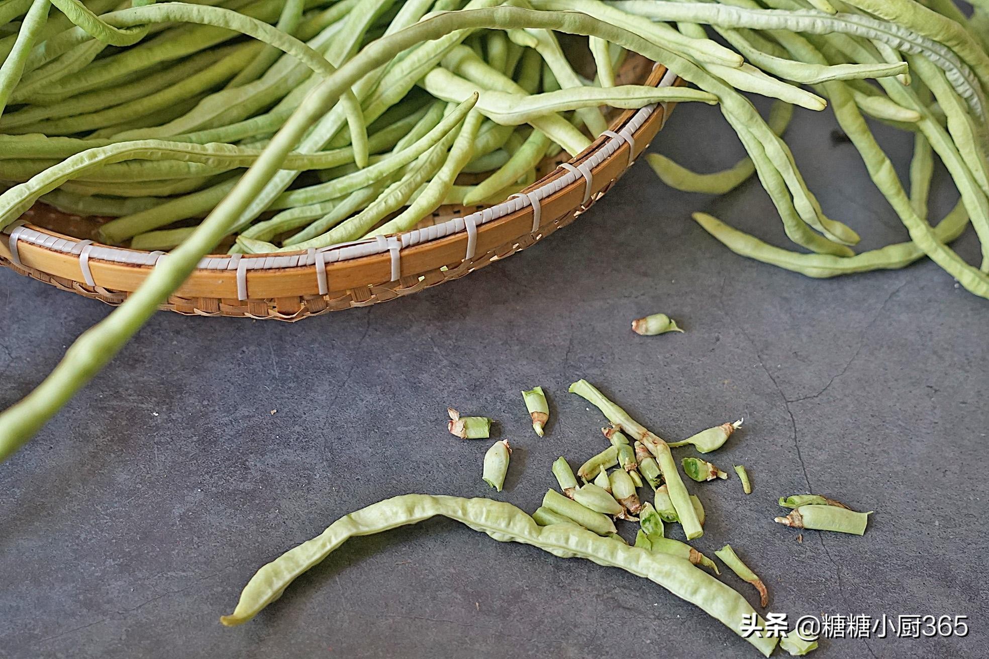 立秋了，天气好豆角又便宜，别忘多买点回来晒菜干，烧肉吃贼香