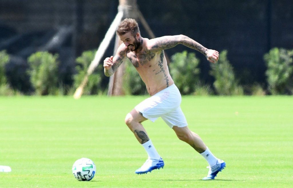 45岁贝克汉姆颜值巅峰,贝克汉姆三儿子肌肉