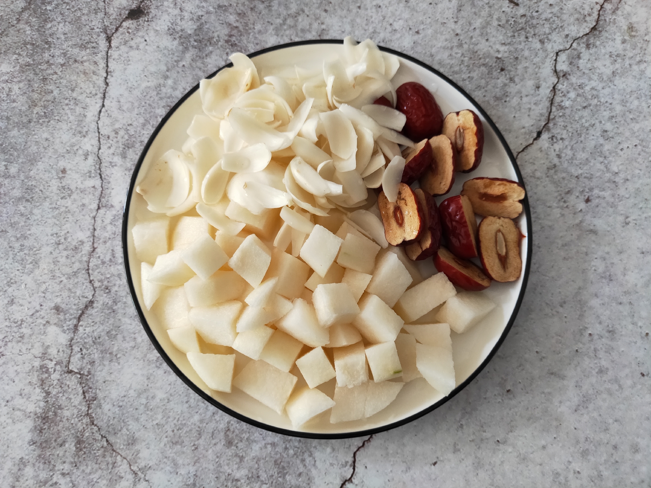 天气转冷喝碗汤,冬季喝什么糖水润燥