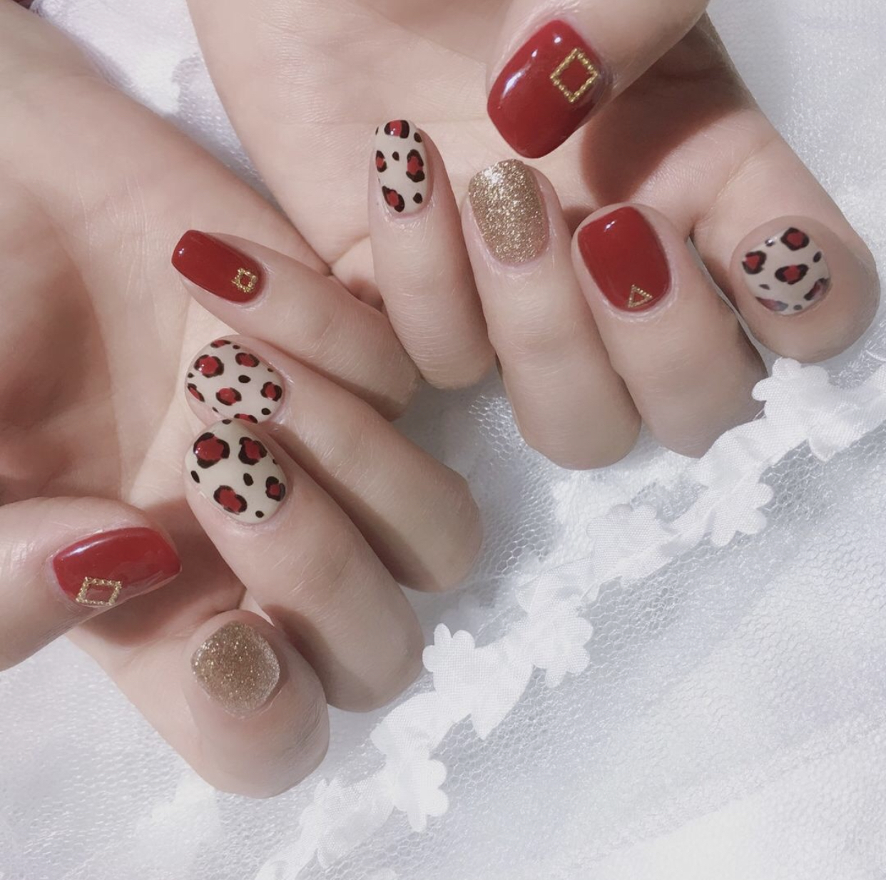 仙气女神范的红色亮片美甲，给你的“红指甲”加点仙气吧！