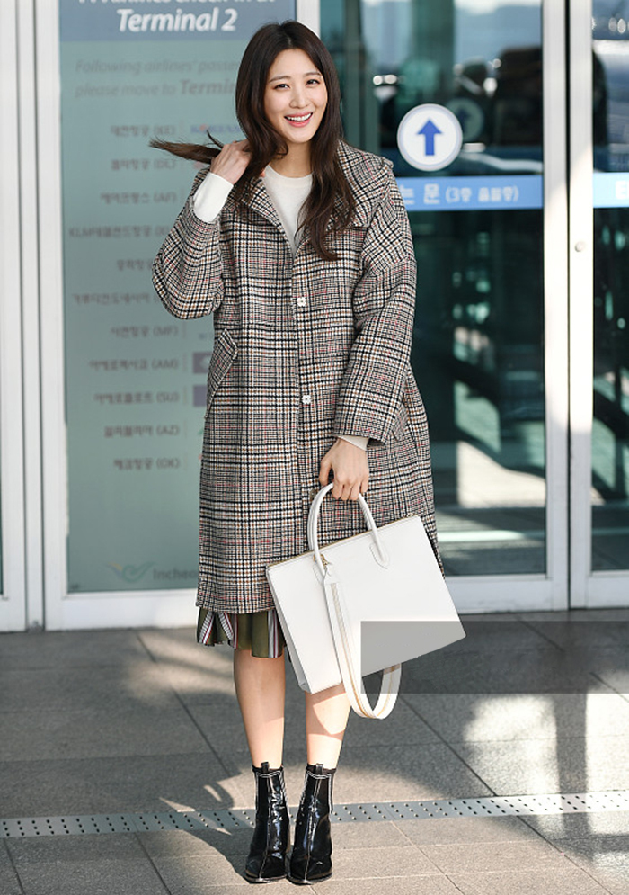 金泰妍冬季穿黑色大衣搭配图片,金泰妍冬季穿什么大衣