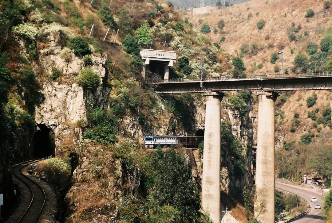 中国哪里还有绿皮火车,中国哪个城市绿皮火车最多