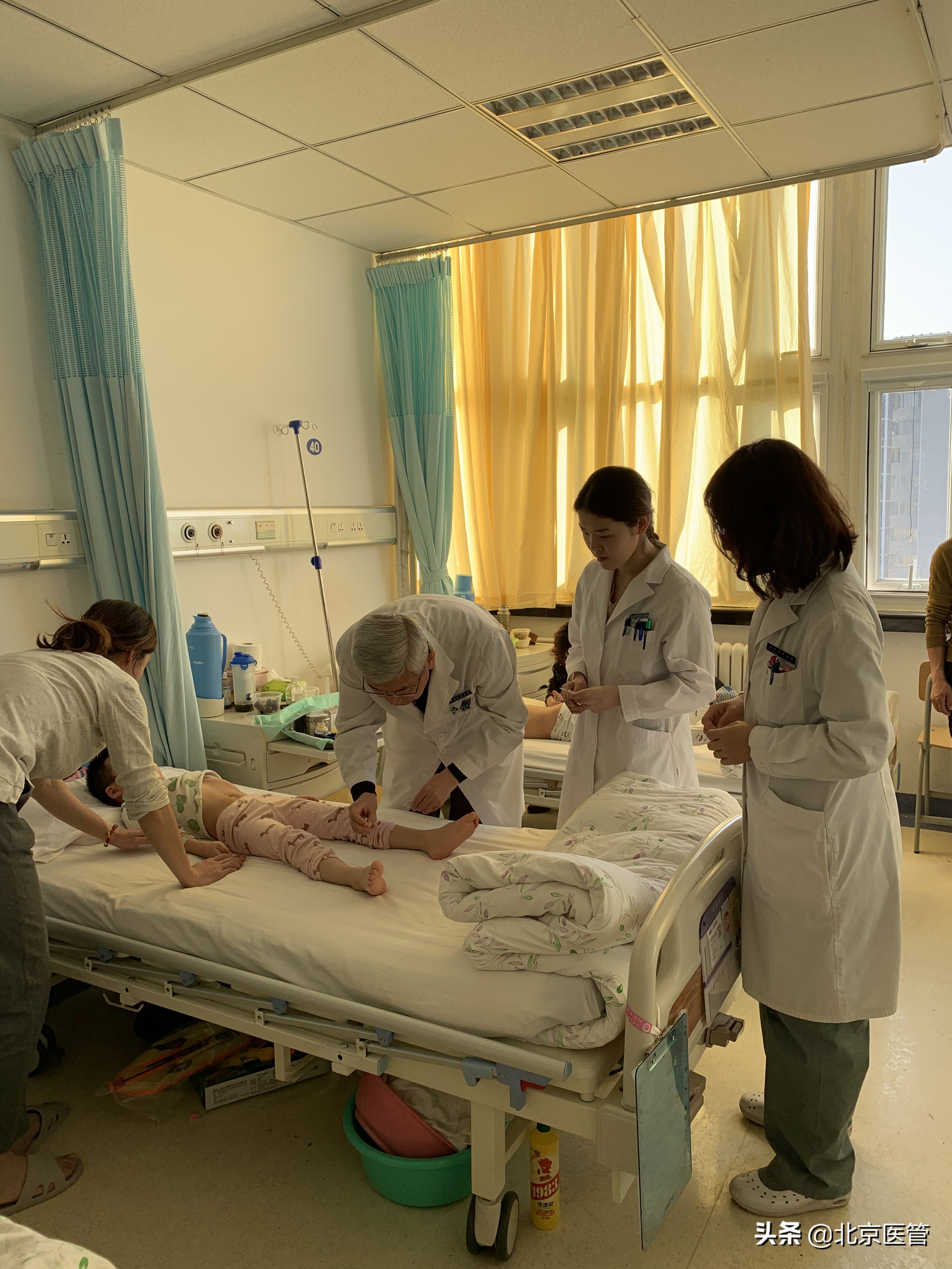 小朋友写给医护人员的感谢信,写给儿科医生的感谢信简短50个字