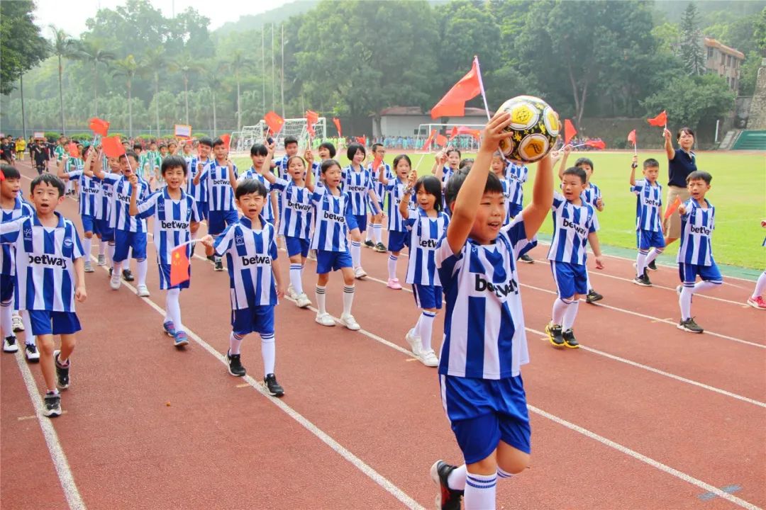 校园足球联赛拉开帷幕,点燃绿茵烽火