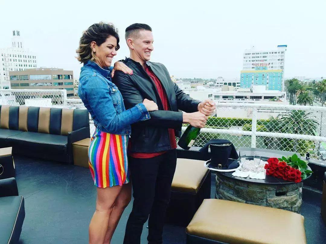 被香槟酒瓶塞打懵是一种什么体验？沙雕们纷纷给出答案