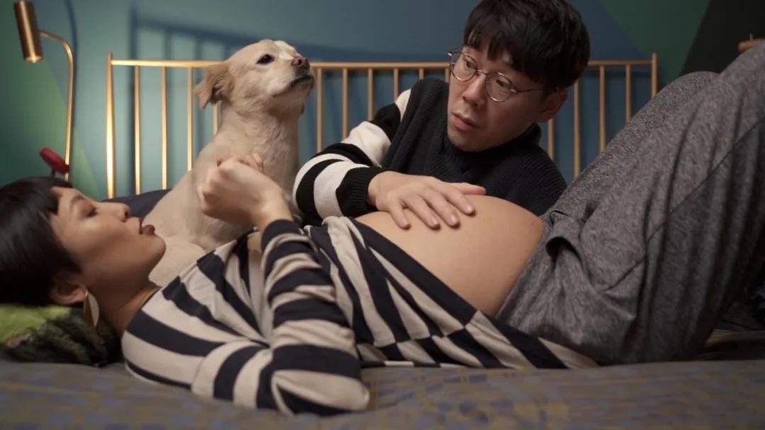 把生娃视频放上网，一个女权博主的硬核生育|成为母亲