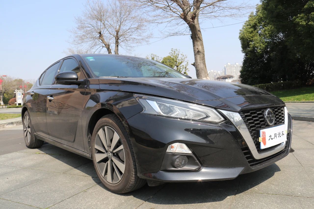 最新款天籁和第七代天籁对比,16万日系两厢车