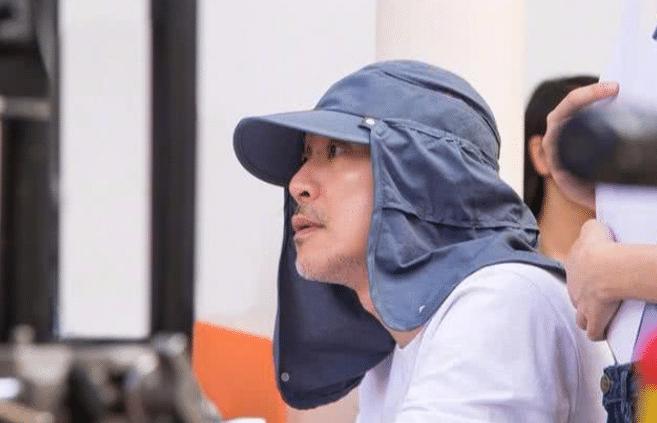 周星驰戴小偷帽子,周星驰为何戴日本军帽