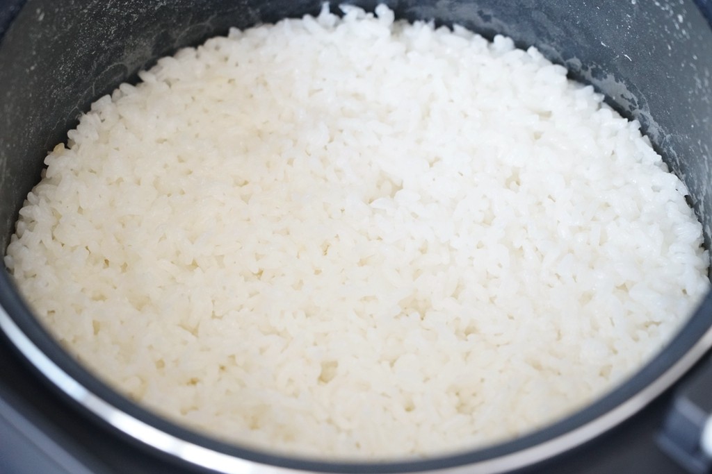 美的纤v智能饭煲5l,美的蒸炖锅测评