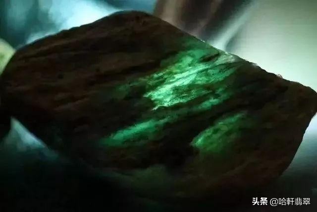 翡翠石藓和飘花怎么区分,翡翠手镯有癣跟飘花区别