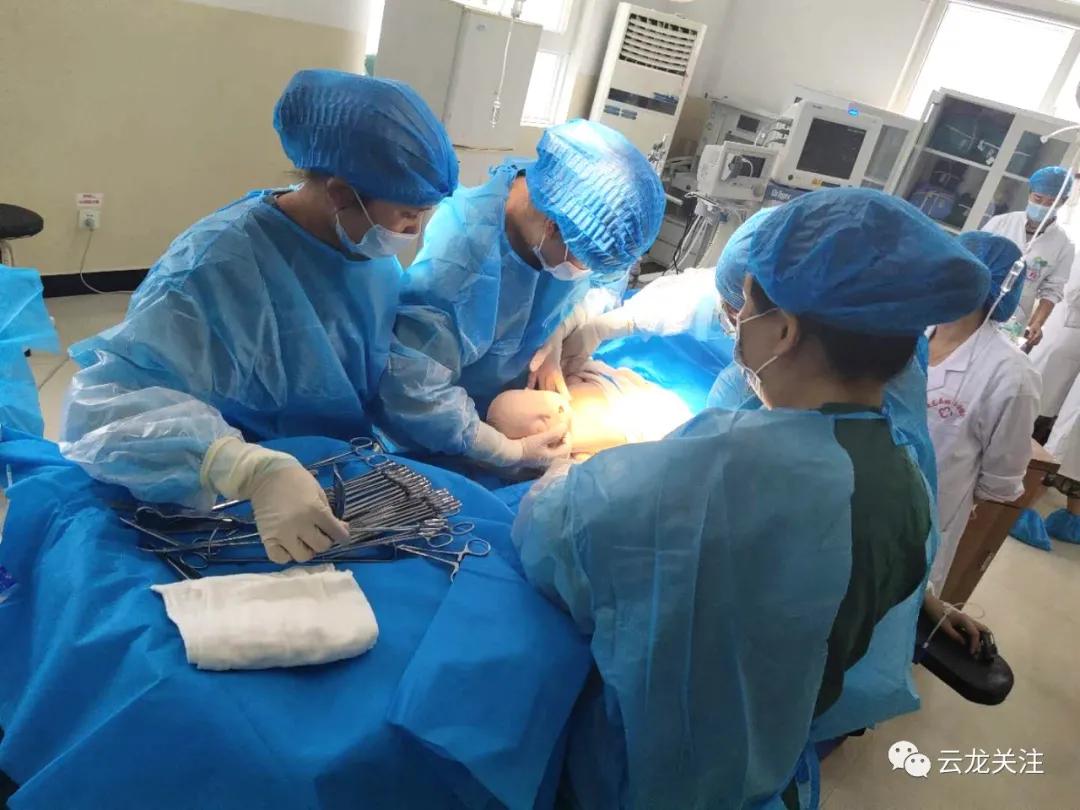 云龙县开展危急重症孕产妇和新生儿急救应急演练