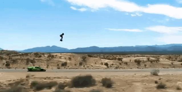 让小李子、迪拜土豪疯狂迷恋的法国钢铁侠，踩滑板飞越英吉利海峡