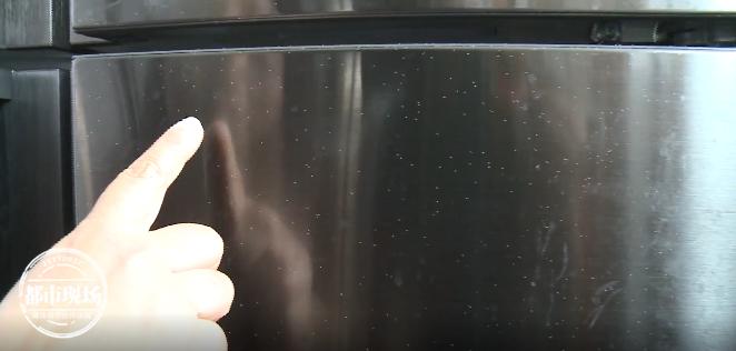 冰箱上长了白色的小虫会爬,冰箱门好多小白虫子
