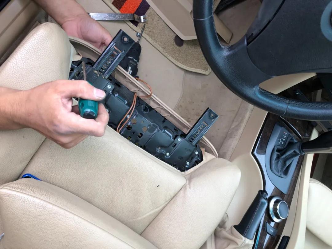 我，月薪2300，买了一辆巴伐利亚味的行政级轿车