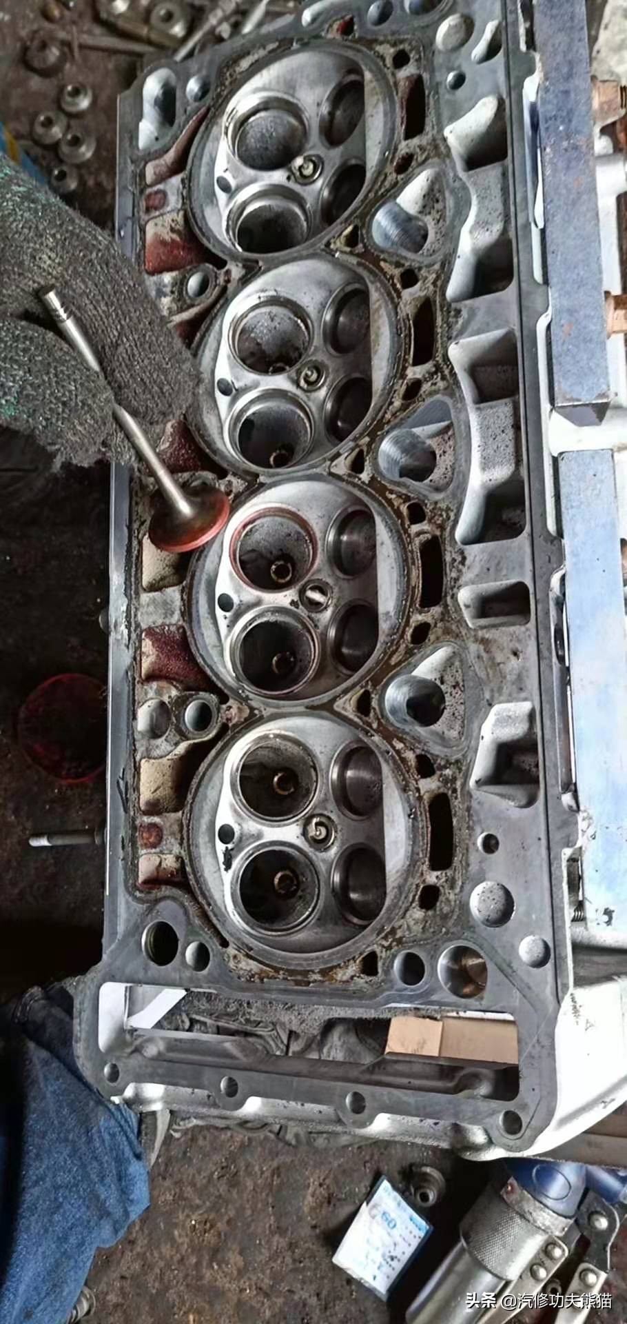 奥迪q5烧机油狂飙,奥迪q5烧机油且发动机抖动