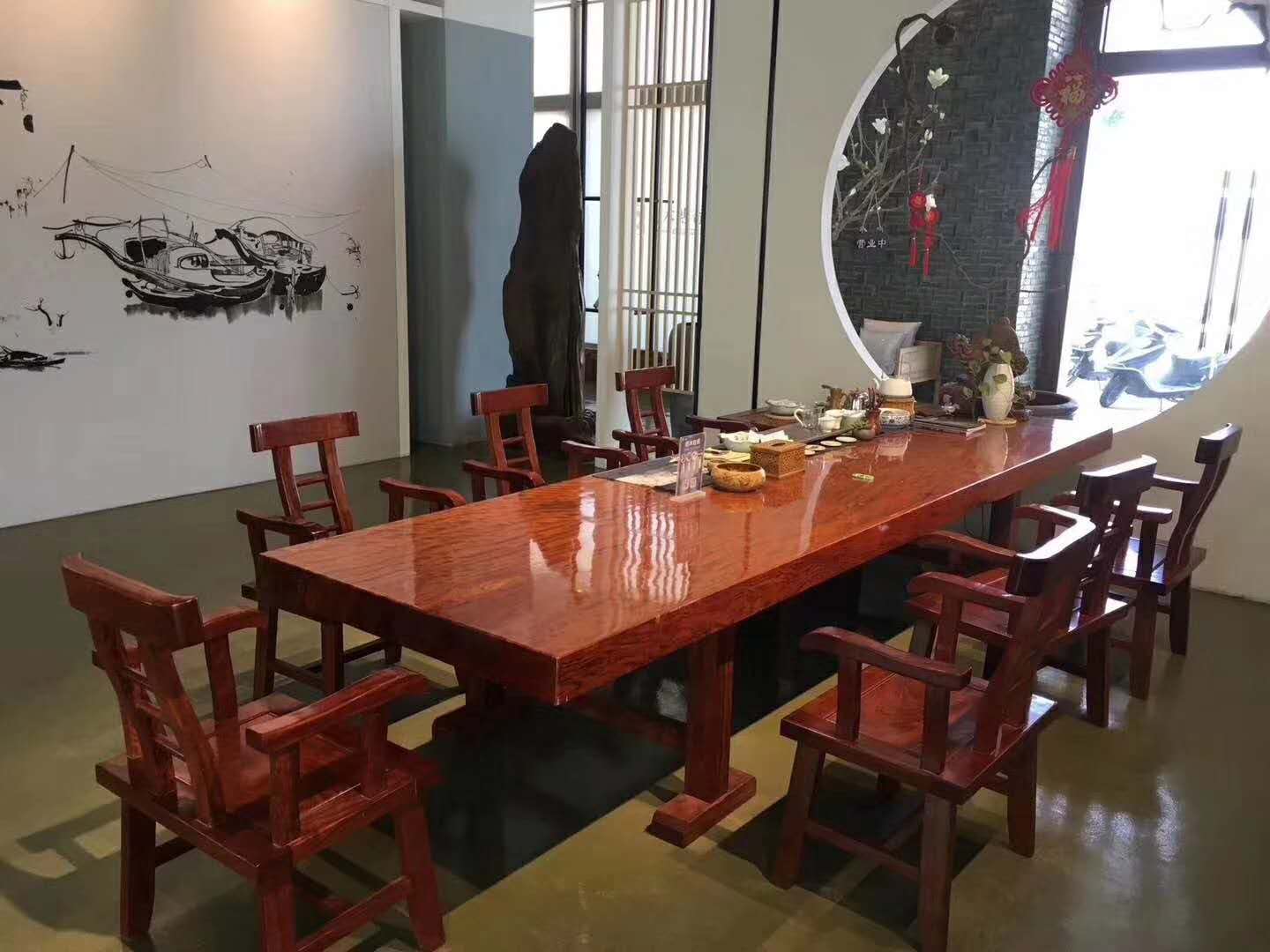 成都土豪50岁娶媳妇，聘礼给70吨，整整5卡车，漂洋过海太浩大