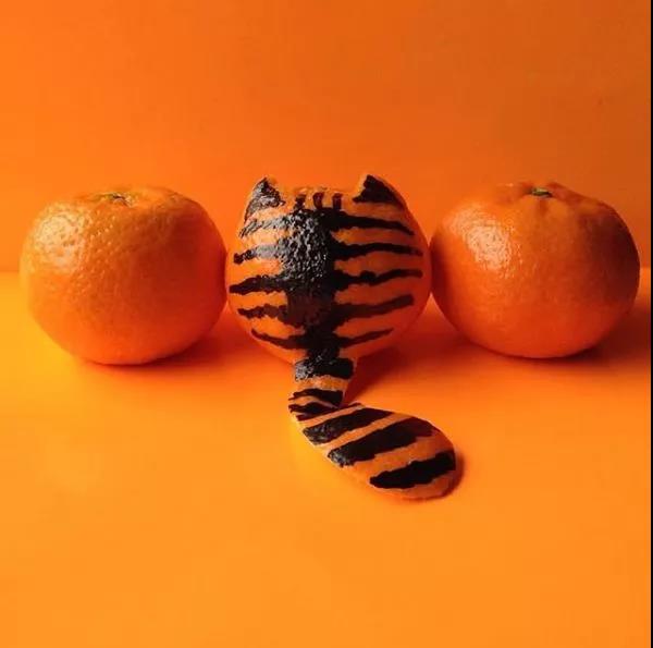 你可以擦掉那滴水,或者顺势用它画点不一样的美丽