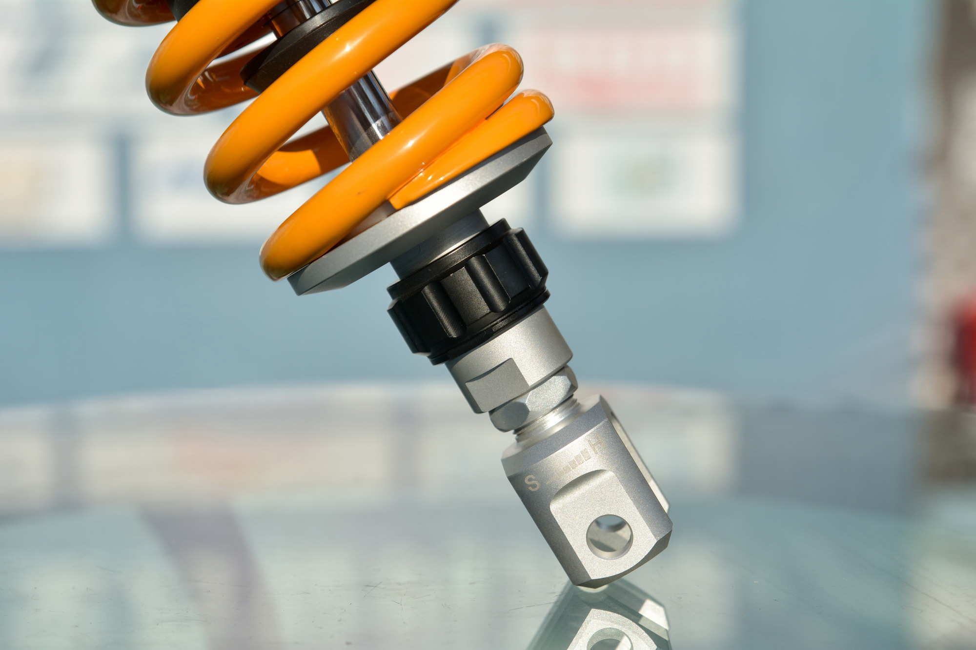 提高了稳定性与舒适度！野蛮公牛HPS前叉、XPS后减震