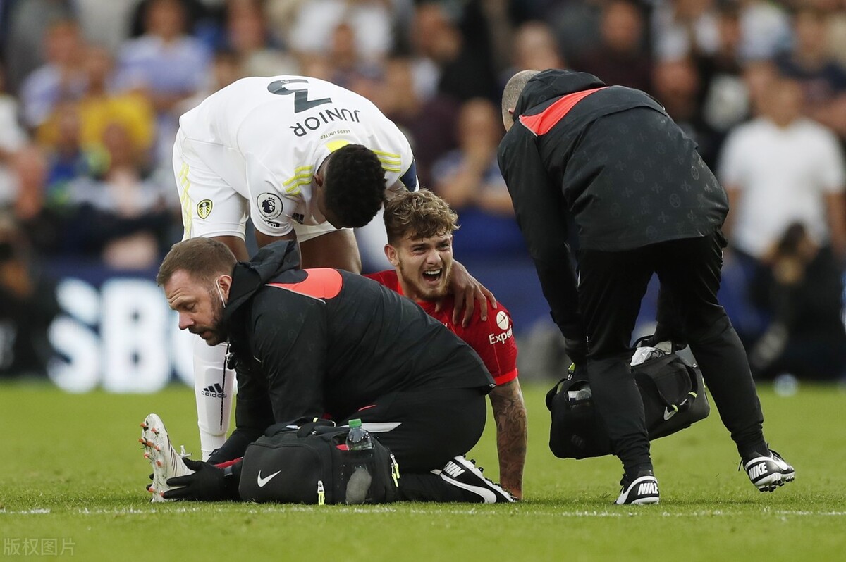 利物浦18岁小将被铲断,利物浦新星断脚