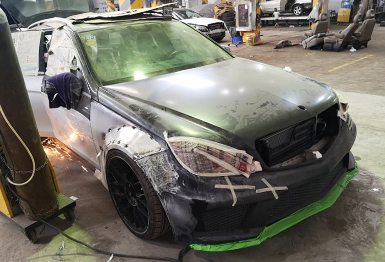 新款奔驰c200改装最帅效果,小县城越野改装店