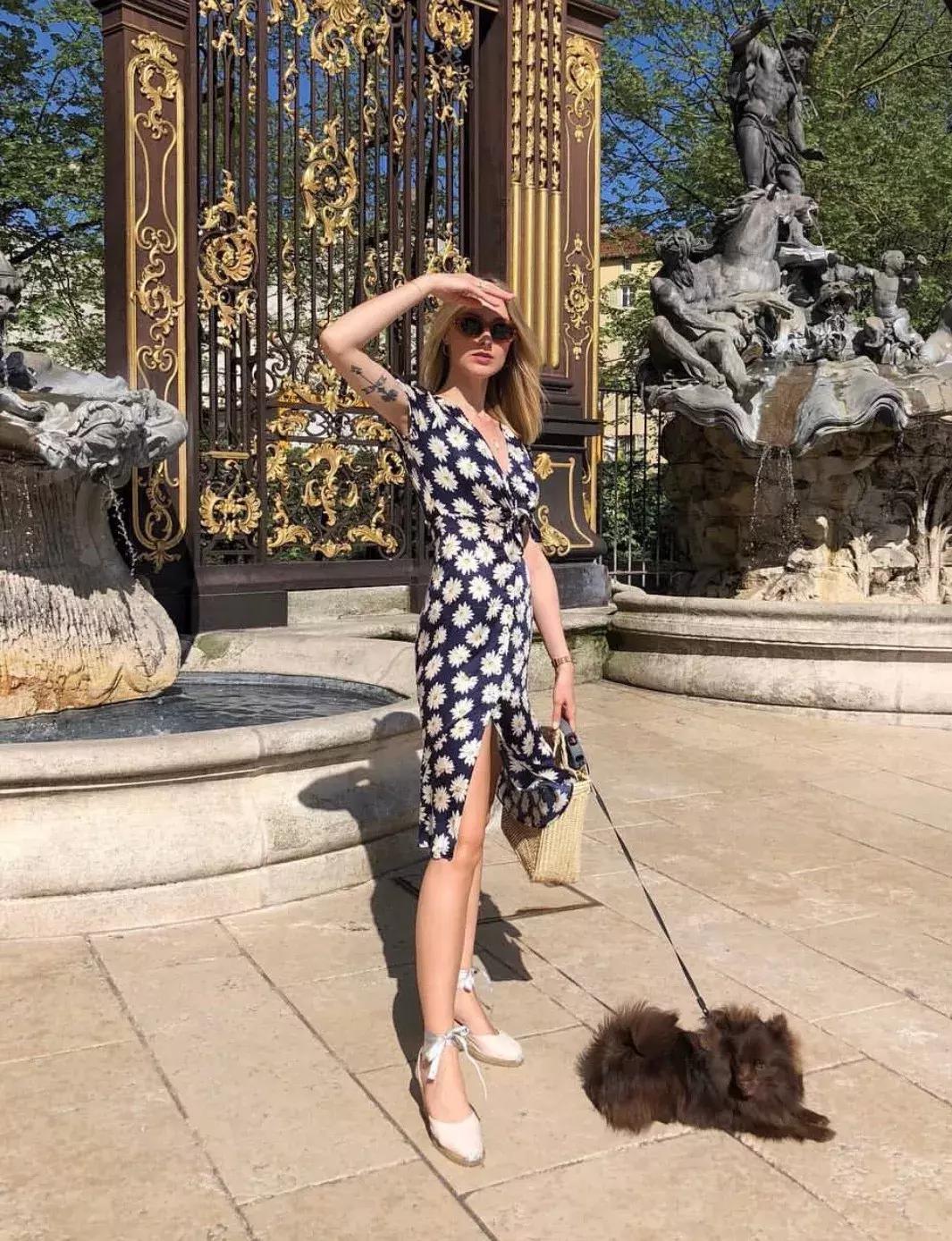 别再卷衣角了！今夏“剪一刀”洋气炸