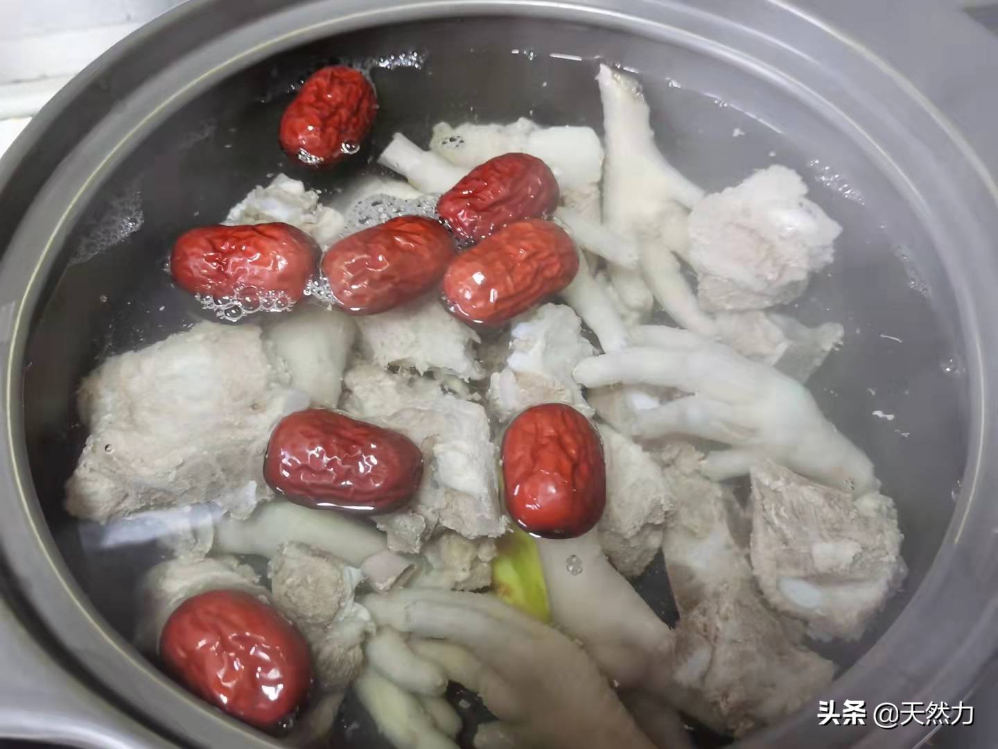 广东板栗骨头汤的做法,排骨靓汤家常煲汤大全