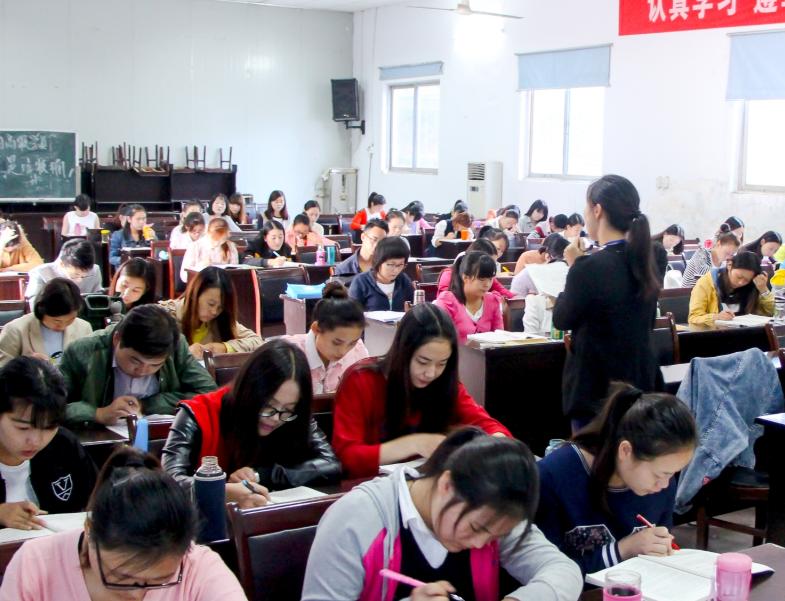 为什么现在报考教师的人少了,为什么报考教师资格证一直待审核