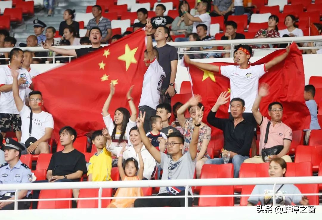 蚌埠体育馆足球比赛,现场足球比赛朋友圈