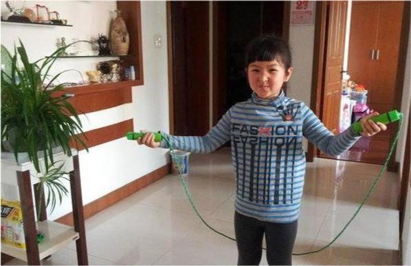 孩子吵闹装震楼器,楼上孩子常蹦跳楼下用震楼器回击