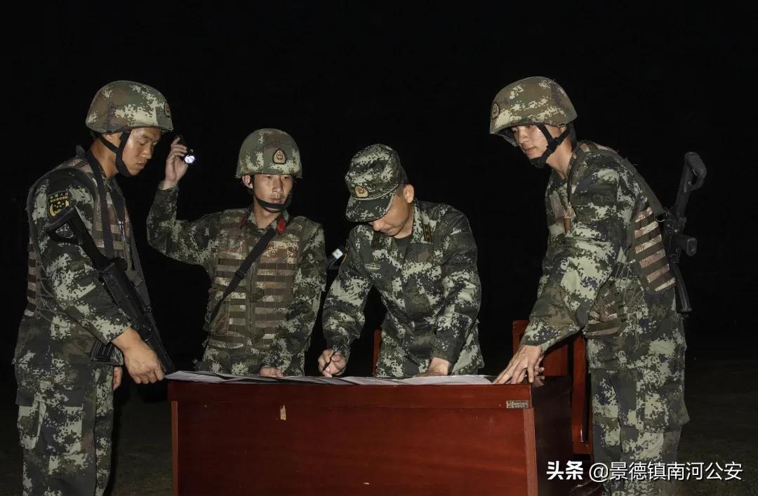 又快又准！夜间实弹射击训练，*弹子**呼啸直指靶心