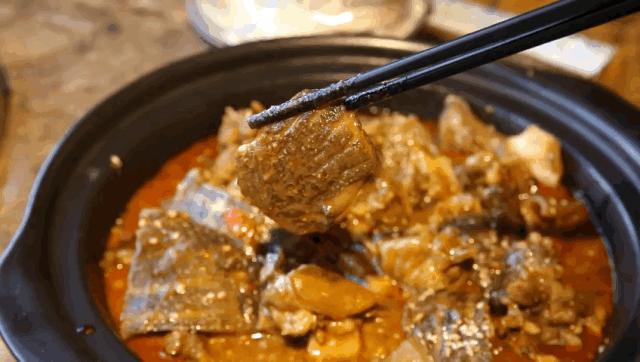 靠着这道菜这家店火了二十年,这家店仅凭一道菜火爆多年