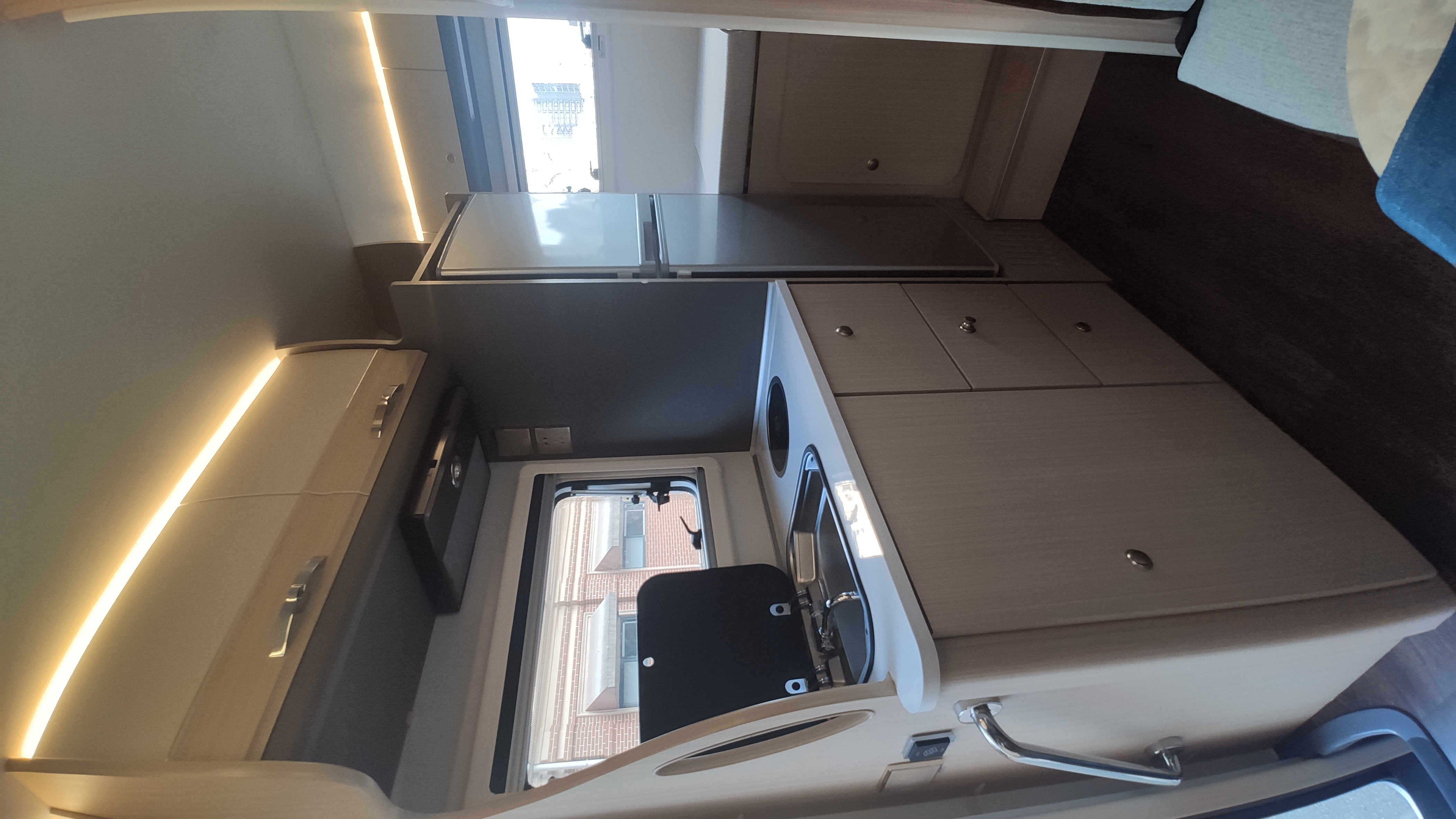 12v房车用电器有哪些,房车专用冰箱和家用冰箱哪个好