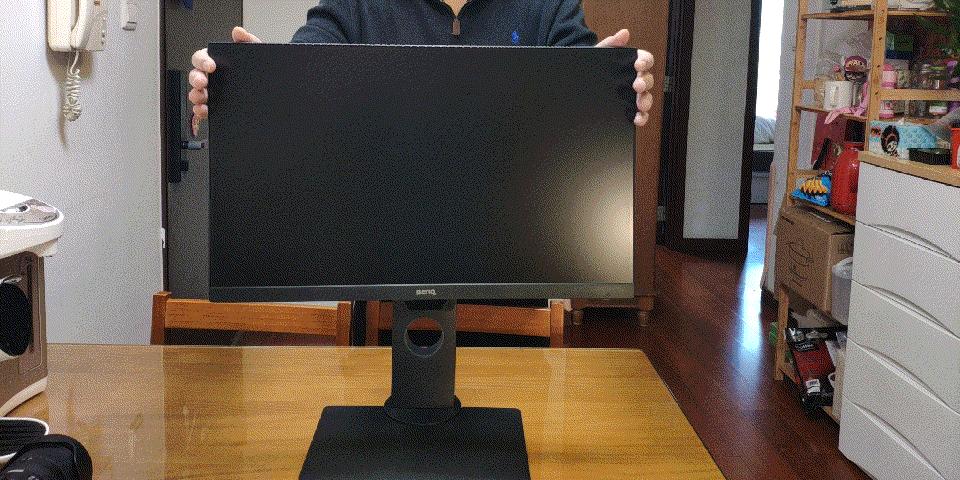 办公桌面打造,笔记本桌搭外接显示器精致布局