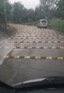 开心一刻gif下雨天,搞笑gif笑到肚子疼意外瞬间特辑