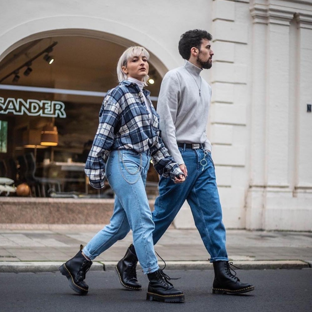 适合矮个子穿的马丁靴百搭款,卡其色马丁靴秋天搭配微胖女