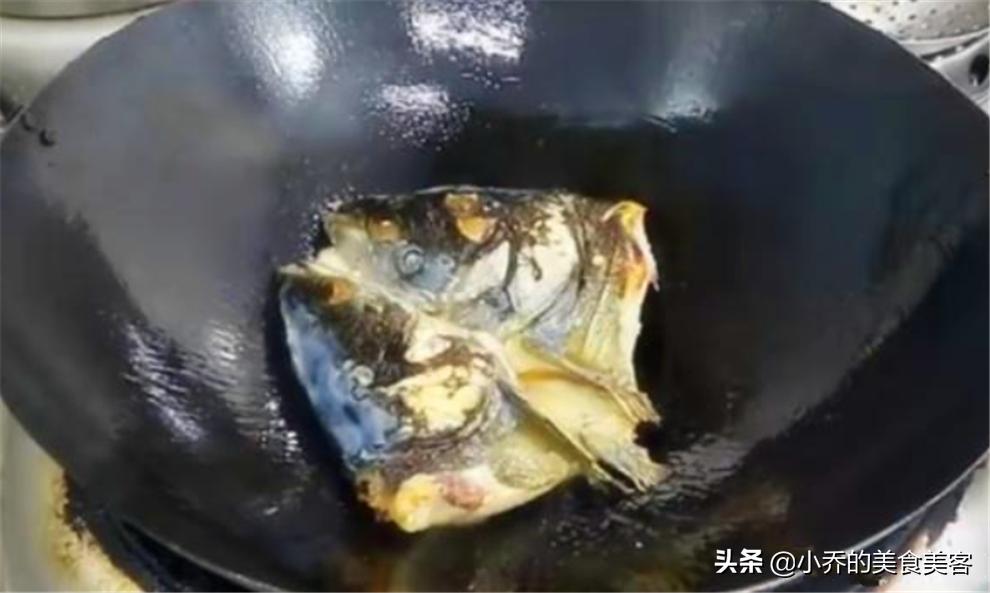 奶白鱼头鱼片豆腐汤,怎么煮鱼头豆腐汤没有腥味