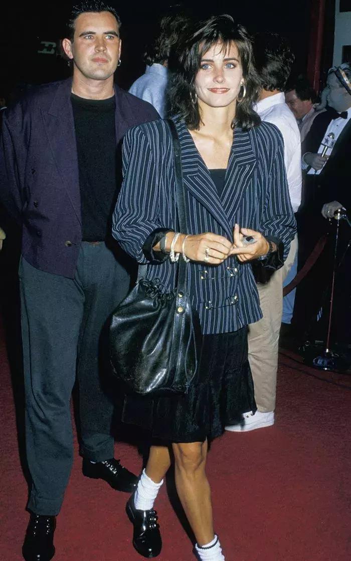 时尚穿搭袜子这样穿时髦又好看,花边袜子怎么穿时髦