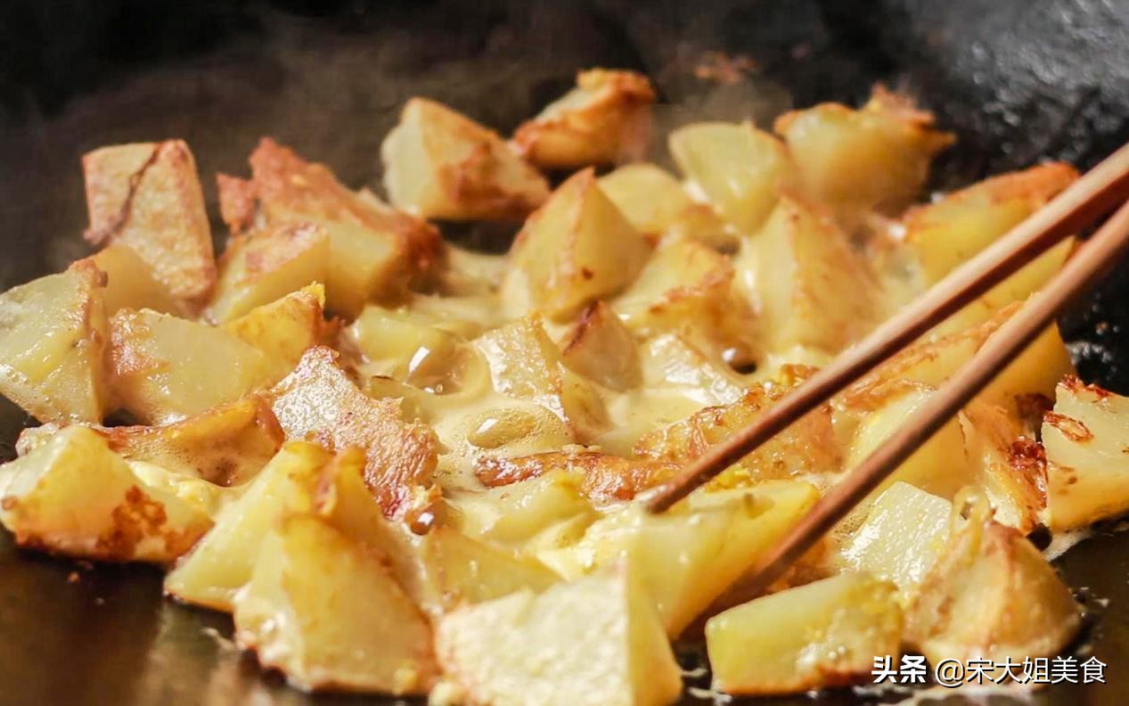 土豆切丝加鸡蛋的做法窍门,两个土豆三个鸡蛋做法简单又好吃